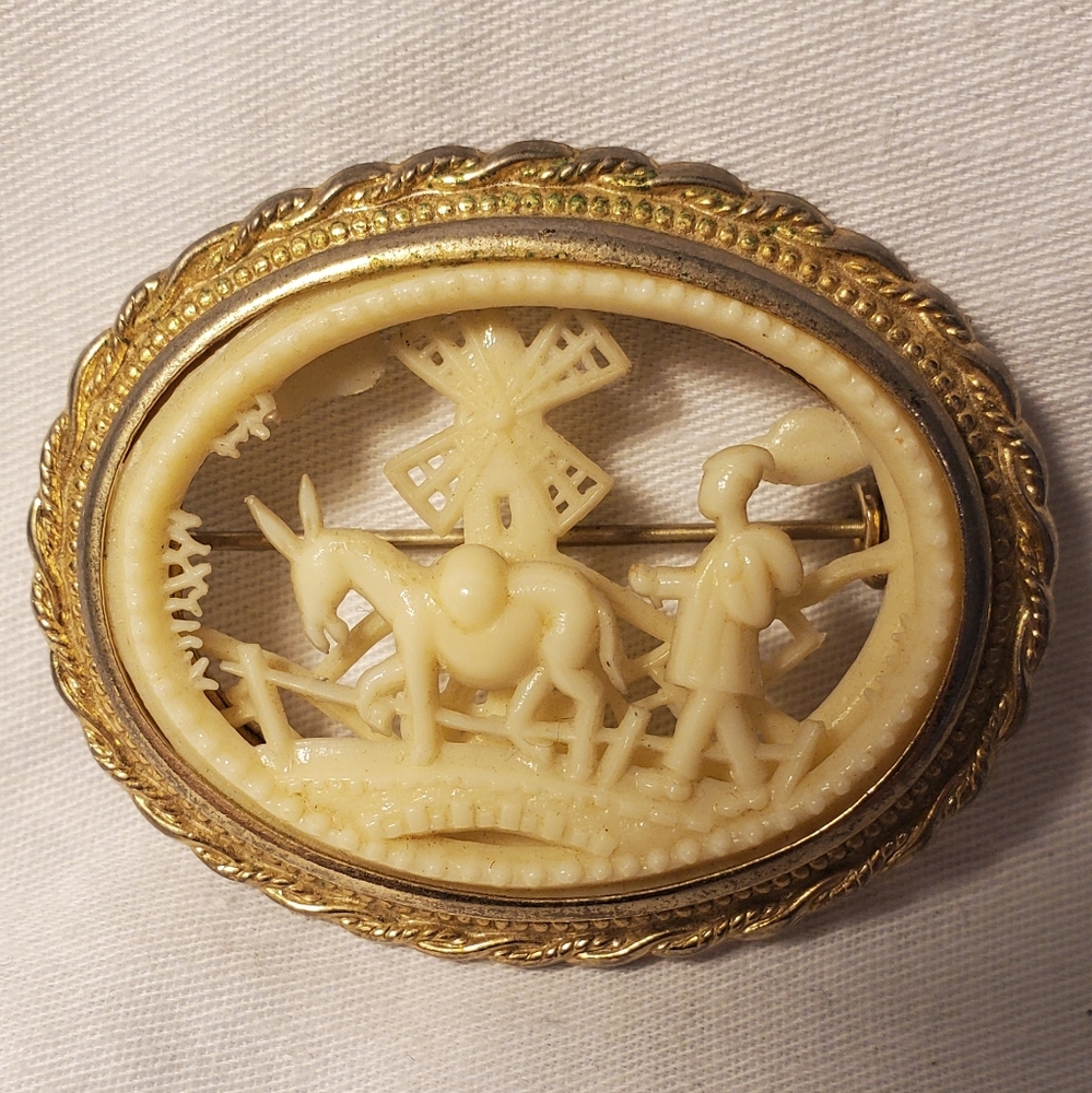 1945 Coro Pegasus brooch